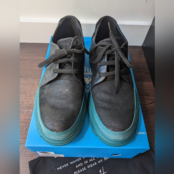 John Fluevog Black and Teal Zaterdag Shoes size 8 main image 6